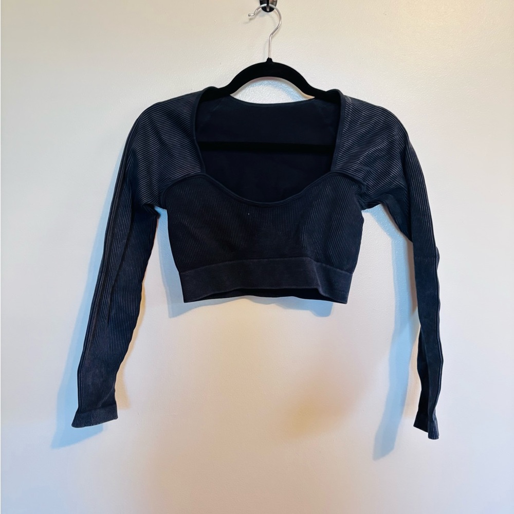 Cropped workout compression top long sleeve black with square neckline size m